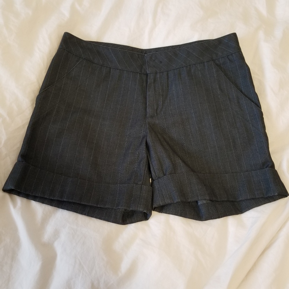 Forever 21 Formal Gray Striped Shorts Size Small